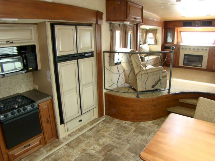 Fifth Wheel Campers With Front Living Rooms_swivel_chair_ottoman_chair_minimalist_living_room_ Home Design Fifth Wheel Campers With Front Living Rooms